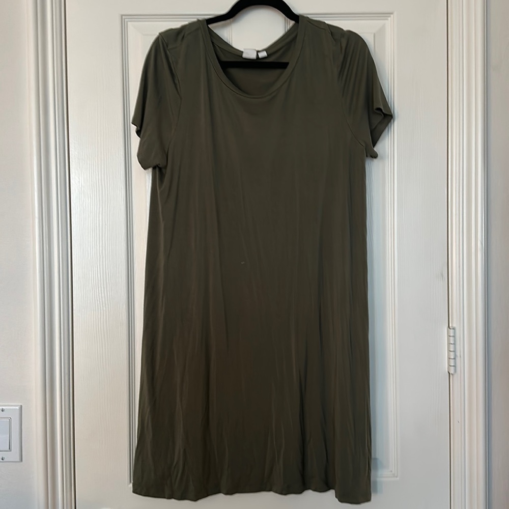 Gap. Olive-green t-shirt dress. Large. Excellent condition.